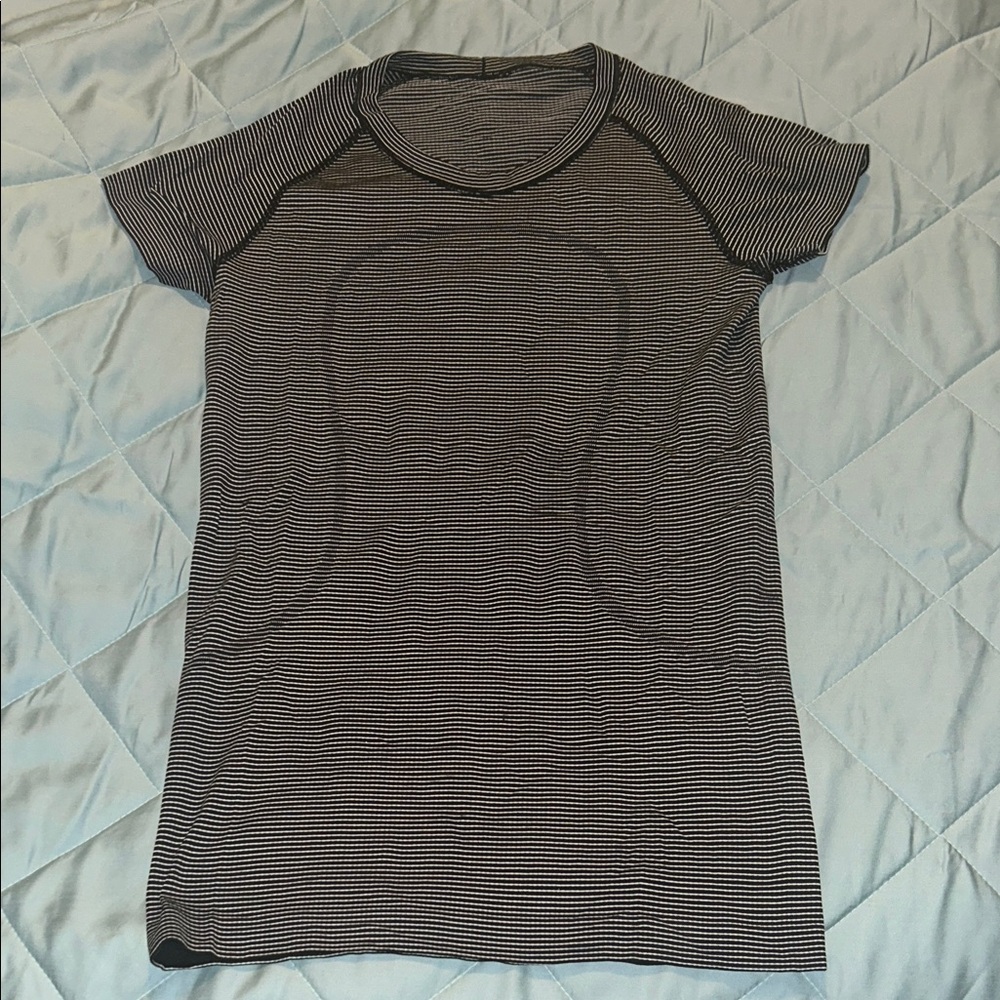 Women’s lululemon swifty tech short sleeve